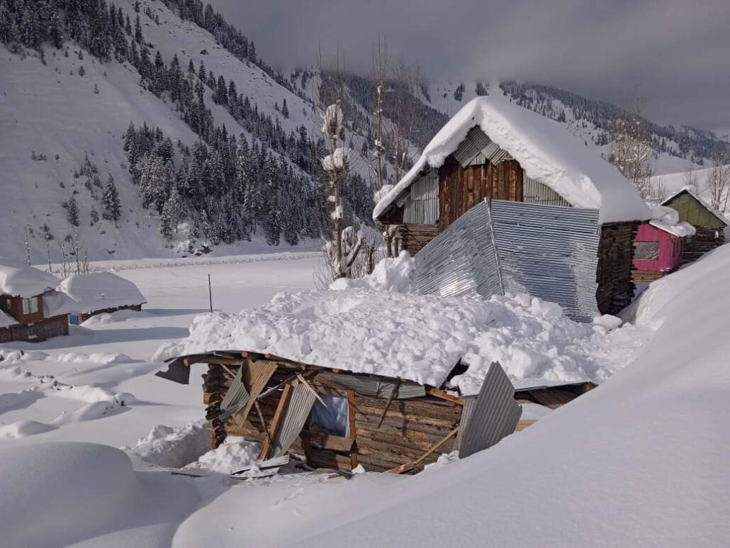 Under-construction house damaged due to snowfall in Bandipora’s Tulail