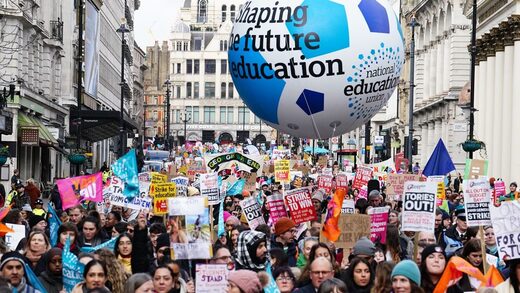 UK's largest mass strike in a decade: 500,000 teachers, transport staff, and civil servants walk out over pay & working conditions