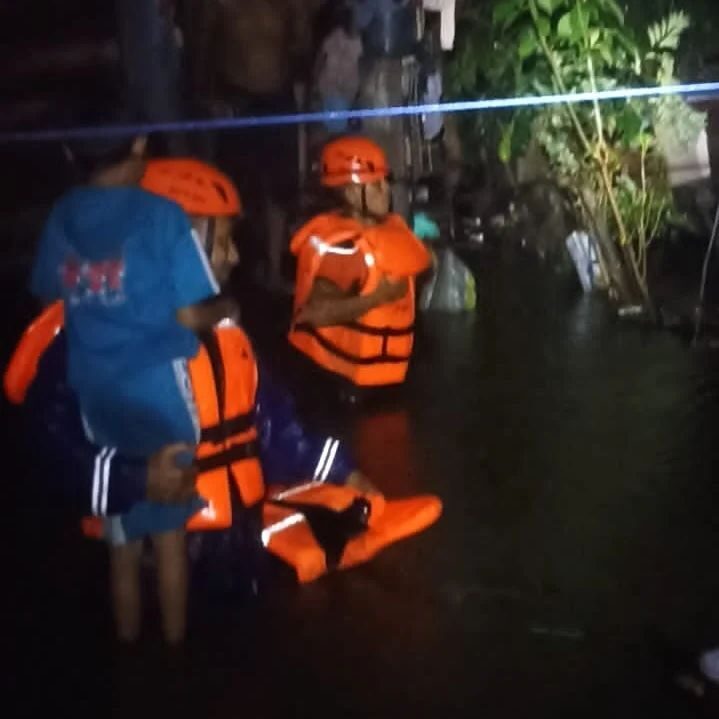 Click to enlarge Flood rescue in Parepare, South Sulawesi Province, Indonesia, February 2023.