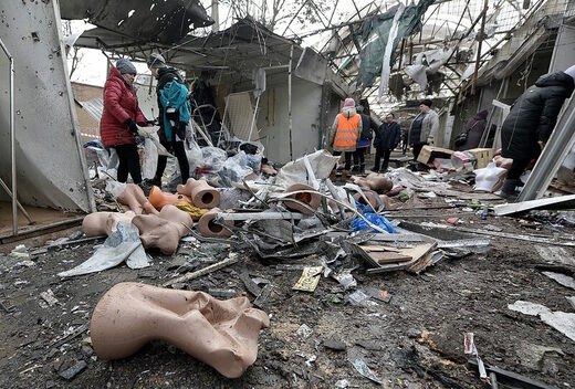 Click to enlarge aftermath shelling donetsk bomb