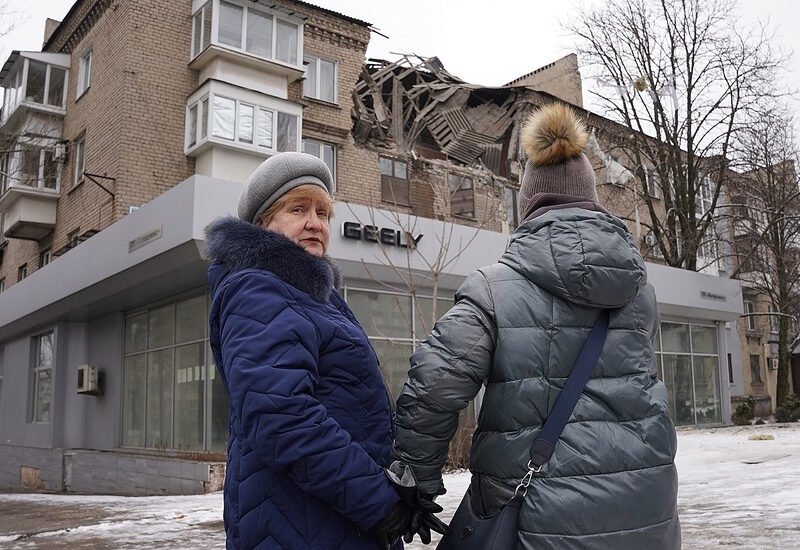 Click to enlarge aftermath shelling donetsk bomb