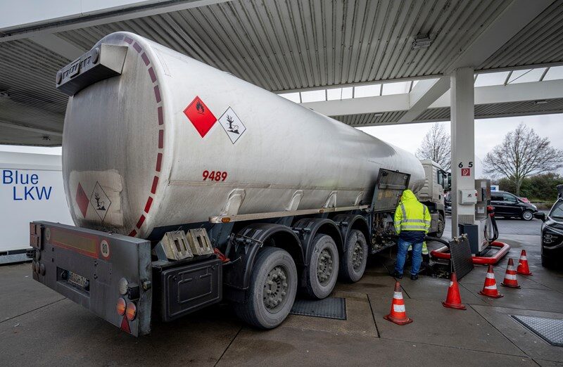 Click to enlarge diesel truck tanker