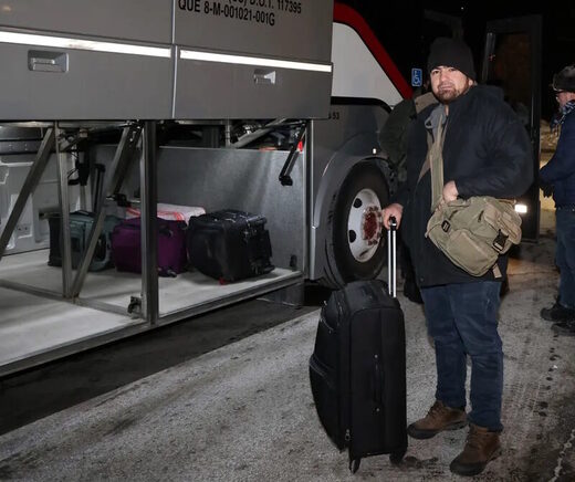 Click to enlarge migrants new york city leave for canada