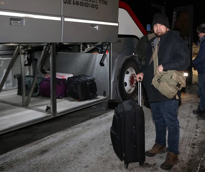 migrants new york city leave for canada