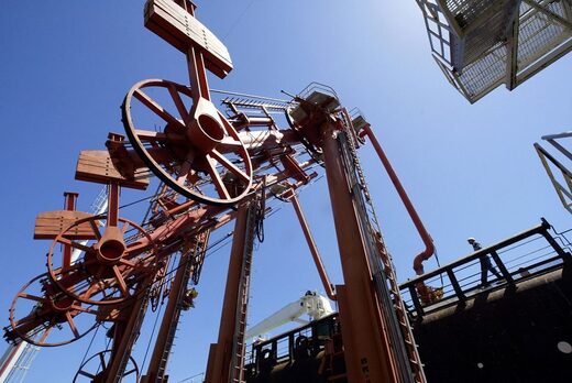 Click to enlarge oil rig venezuela