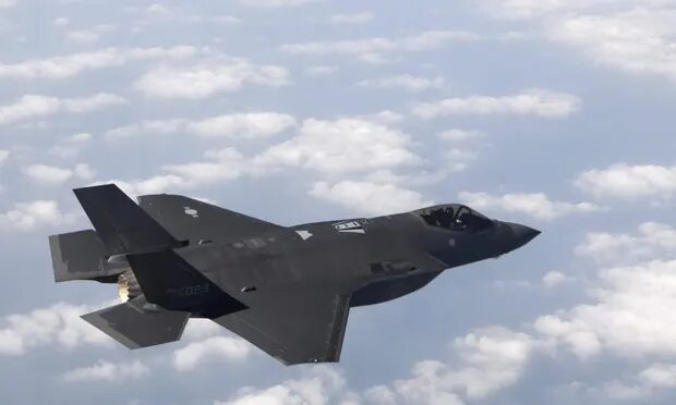 Click to enlarge US F-22 jet