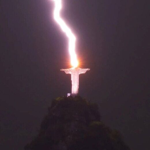 christ redeemer lightning