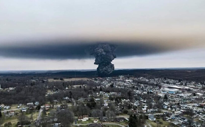 Click to enlarge ohio train derailment toxic chemicals burning
