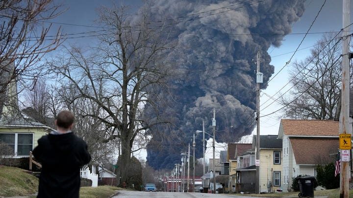 ohio train derailment toxic fumes