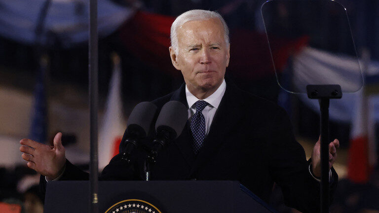 Click to enlarge Joe Biden, Royal Warsaw Castle Gardens