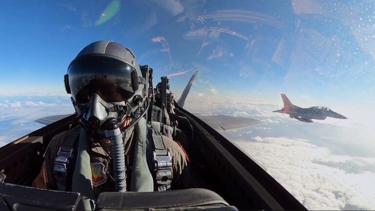 Click to enlarge F-22 Raptor, cockpit, fighter jet