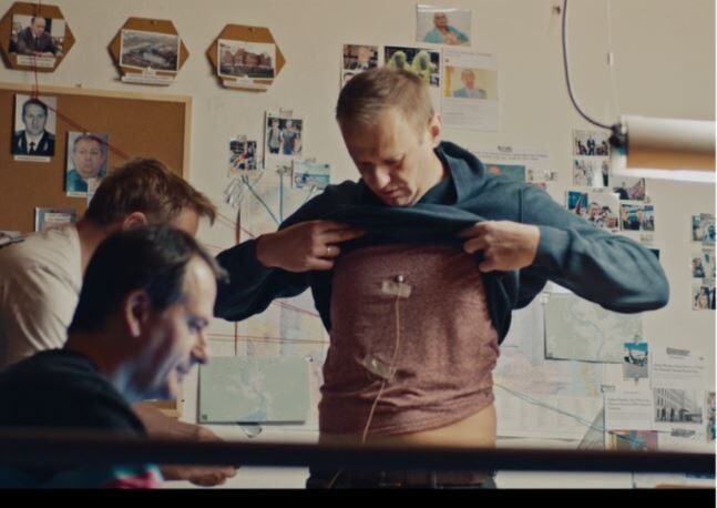 Click to enlarge Navalny Wires Up for Theatrics