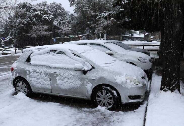 Today's snow in Lluc as temperatures drop to freezing.