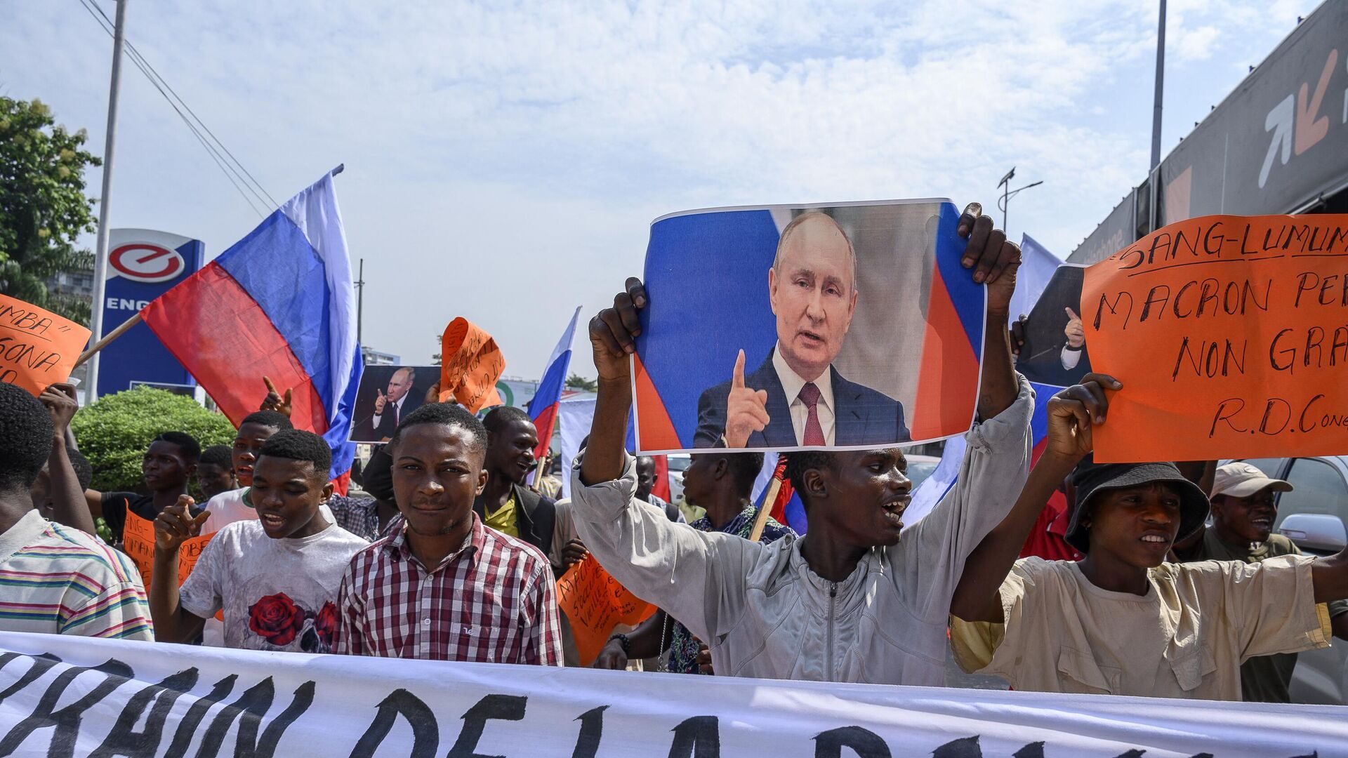 congo protest macron putin