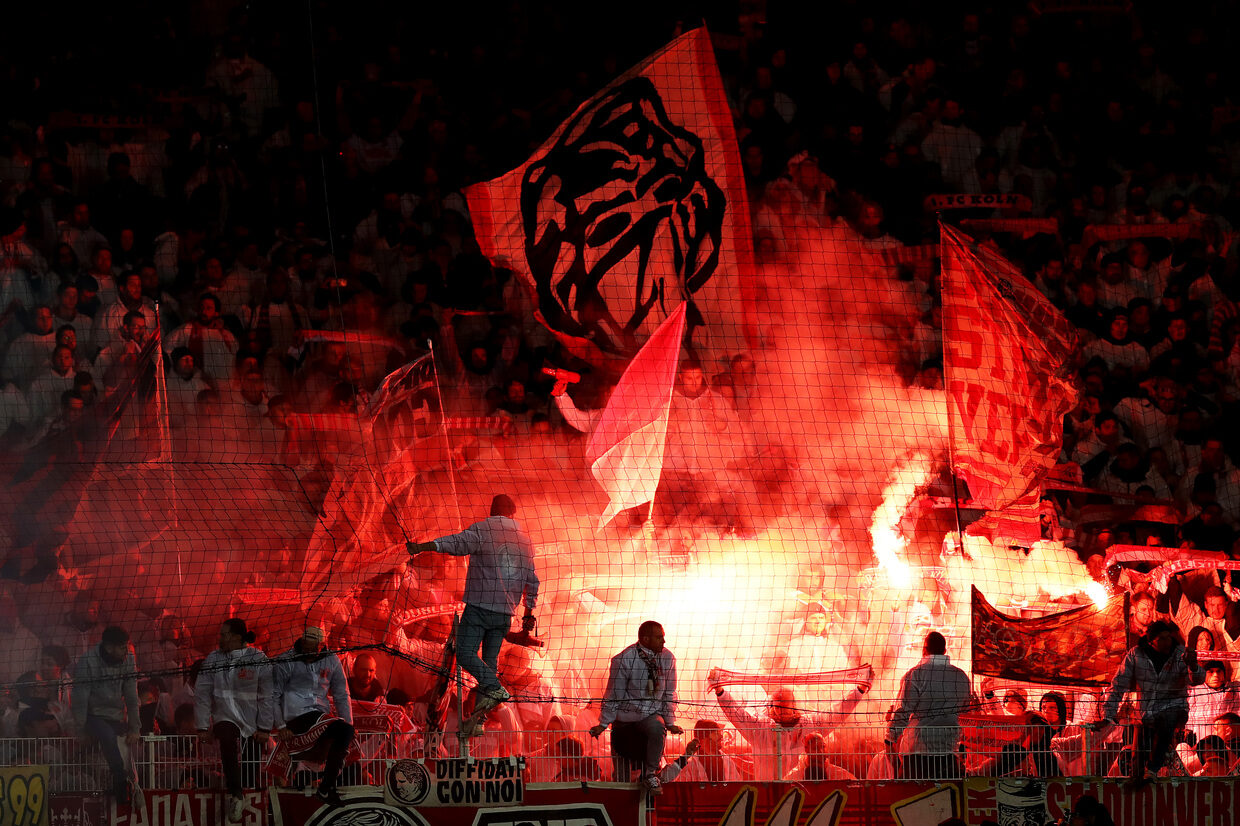 Click to enlarge FC Köln fans light flares during the match