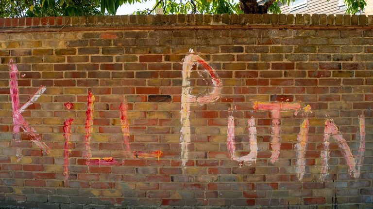 anti russia grafitti britain