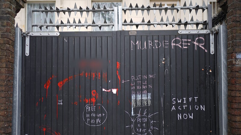anti russian grafitti embassy london