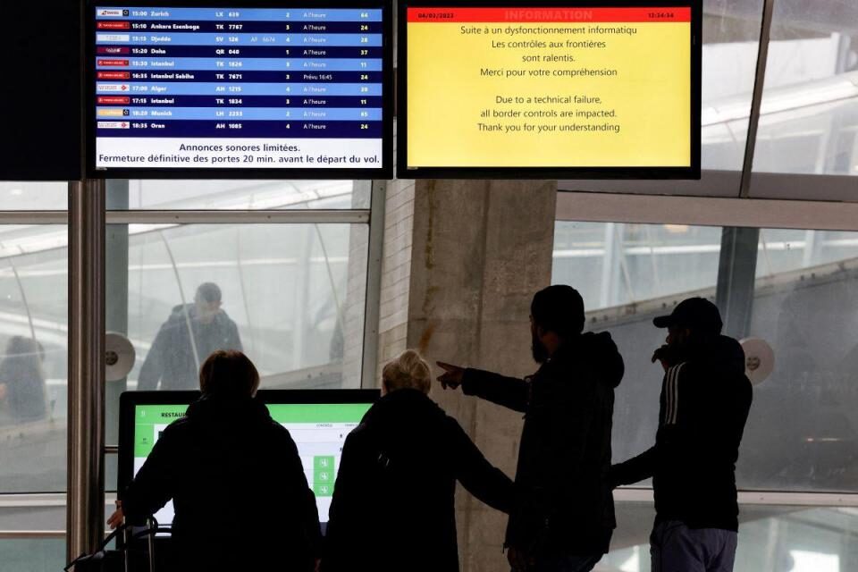 Click to enlarge airport paris