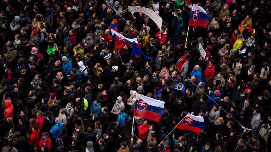 slovakia protest nato