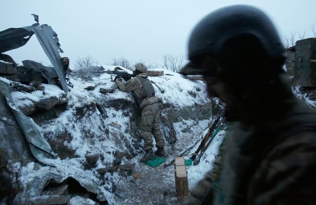 ukraine soldiers trench