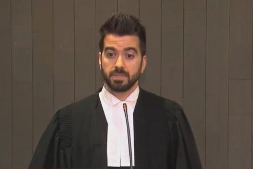 Click to enlarge canada judge middle finger