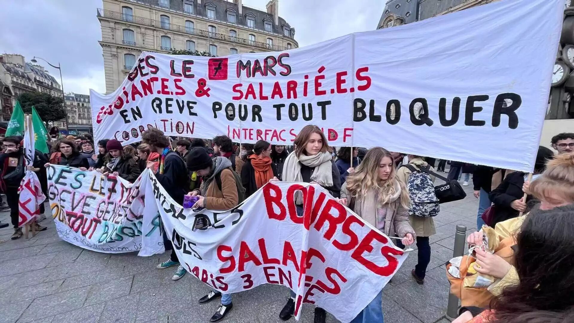 Click to enlarge france pension reform protest
