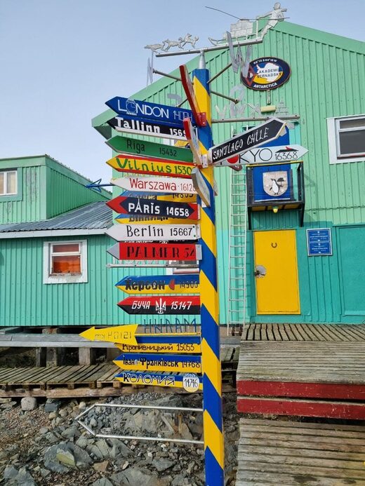 Click to enlarge Antarctic ukraine