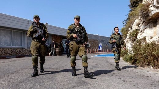 Click to enlarge Israeli soldiers