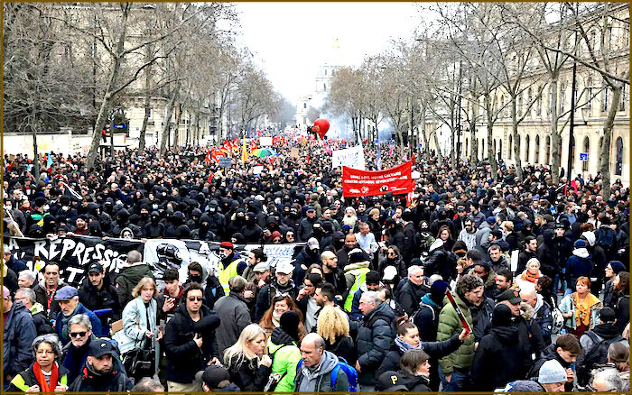 Click to enlarge crowd street