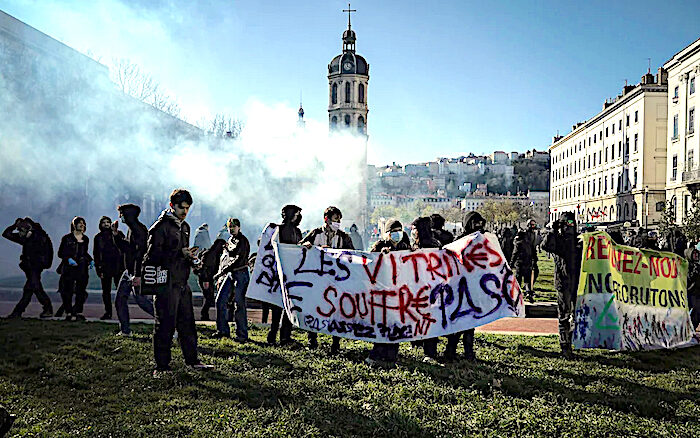 Click to enlarge smoke protest