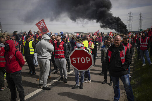 france protest oil worker