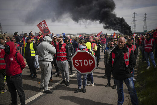 Click to enlarge france protest oil worker