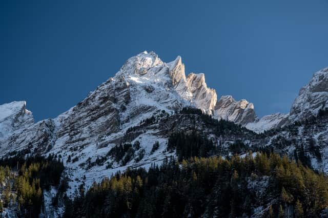 A British teenager has died in an avalanche while skiing in Switzerland