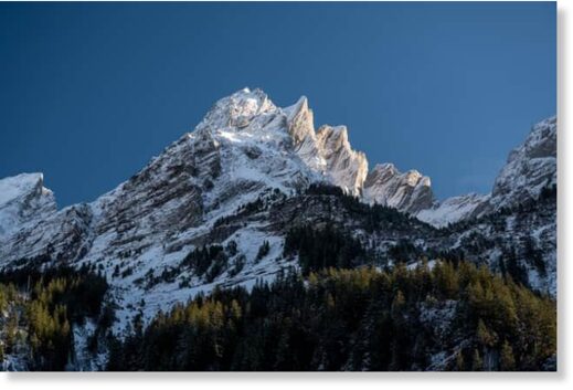 A British teenager has died in an avalanche while skiing in Switzerland