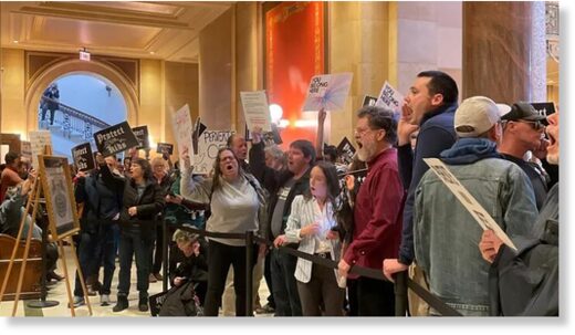 Click to enlarge minnesota protesters trans refuge