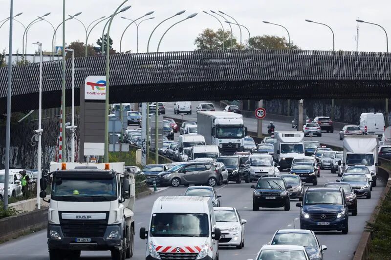 Click to enlarge Paris petrol stations