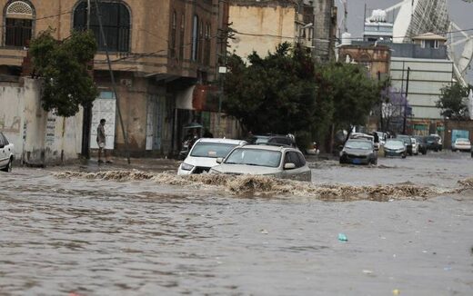 Torrential rains in Yemen cause floods and cut off towns