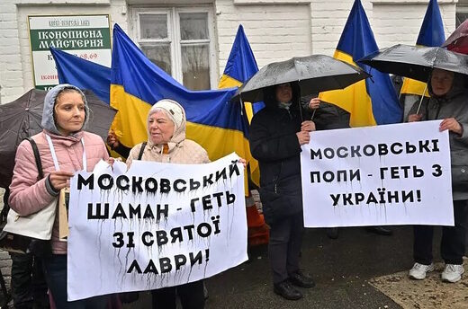 Click to enlarge zelensky evict monks orthodox church ukraine protest