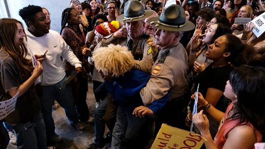 Click to enlarge tennessee capitol protest gun