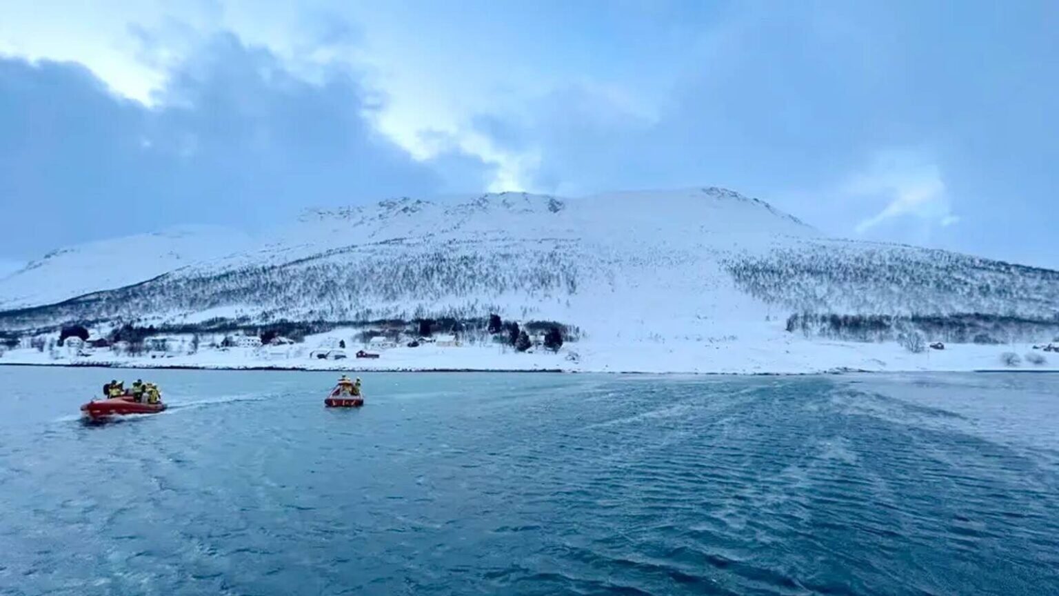 Boats from the Norwegian Sea Rescue Society were among those to help in the rescue.