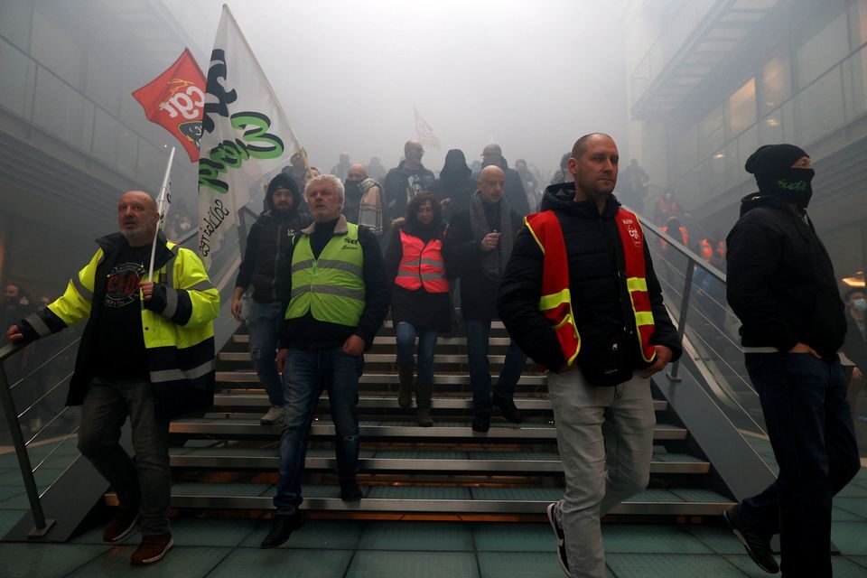 Click to enlarge france protest