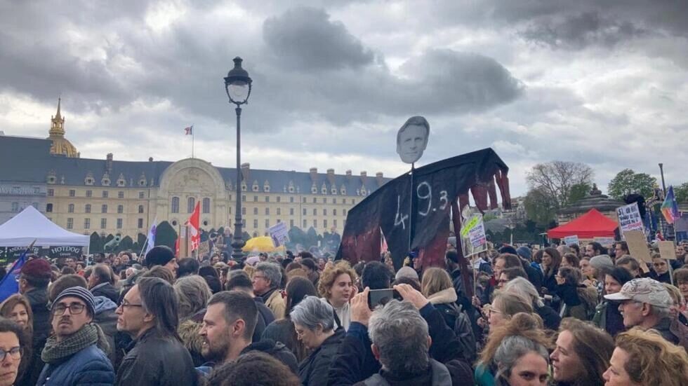 Click to enlarge protest france