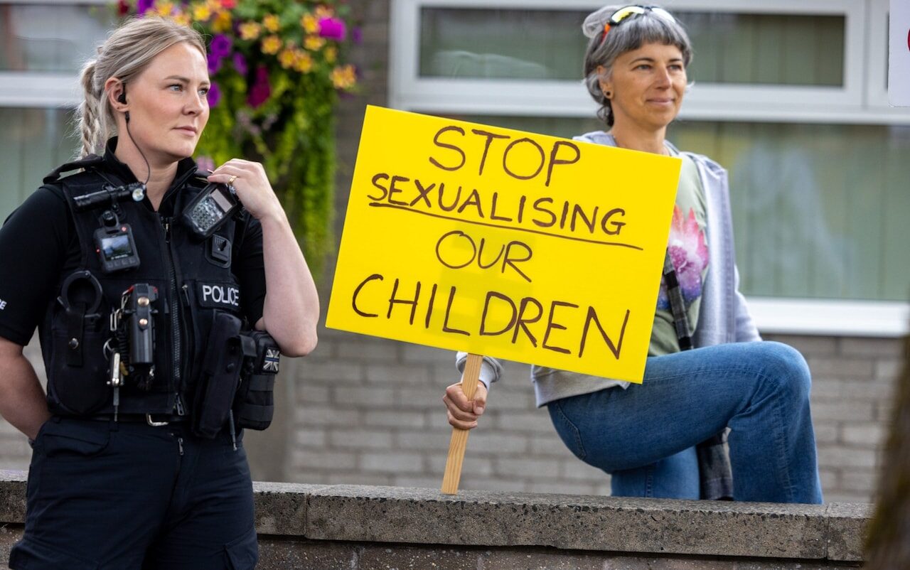 drag queen storytime Protesters