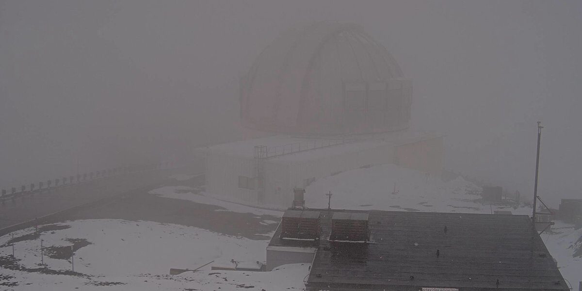A winter weather advisory is up for the summits of Hawaii Island as icy conditions continue.