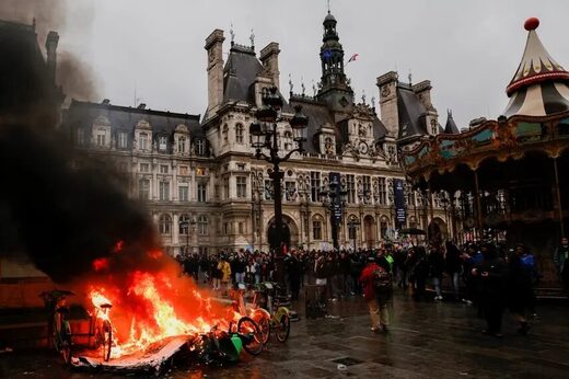 Click to enlarge france protest