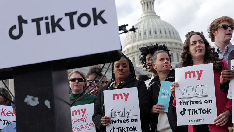 Click to enlarge pro tiktok protest