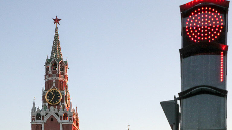 Click to enlarge Kremlin clock tower
