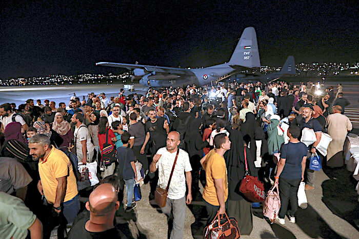 crowd jet
