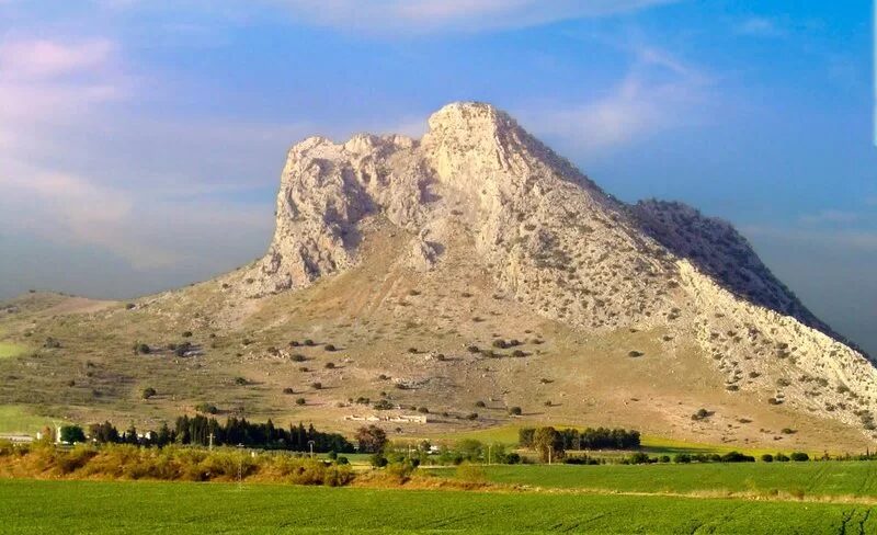 La Peña de los Enamorados (Sleeping Giant)
