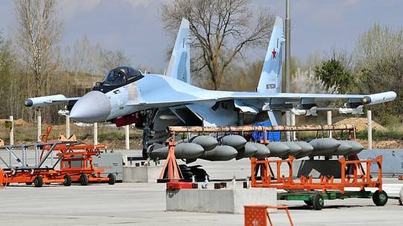 Russian Aerospace Force's Sukhoi Su-35 fighter jet glide  bombs ukraine